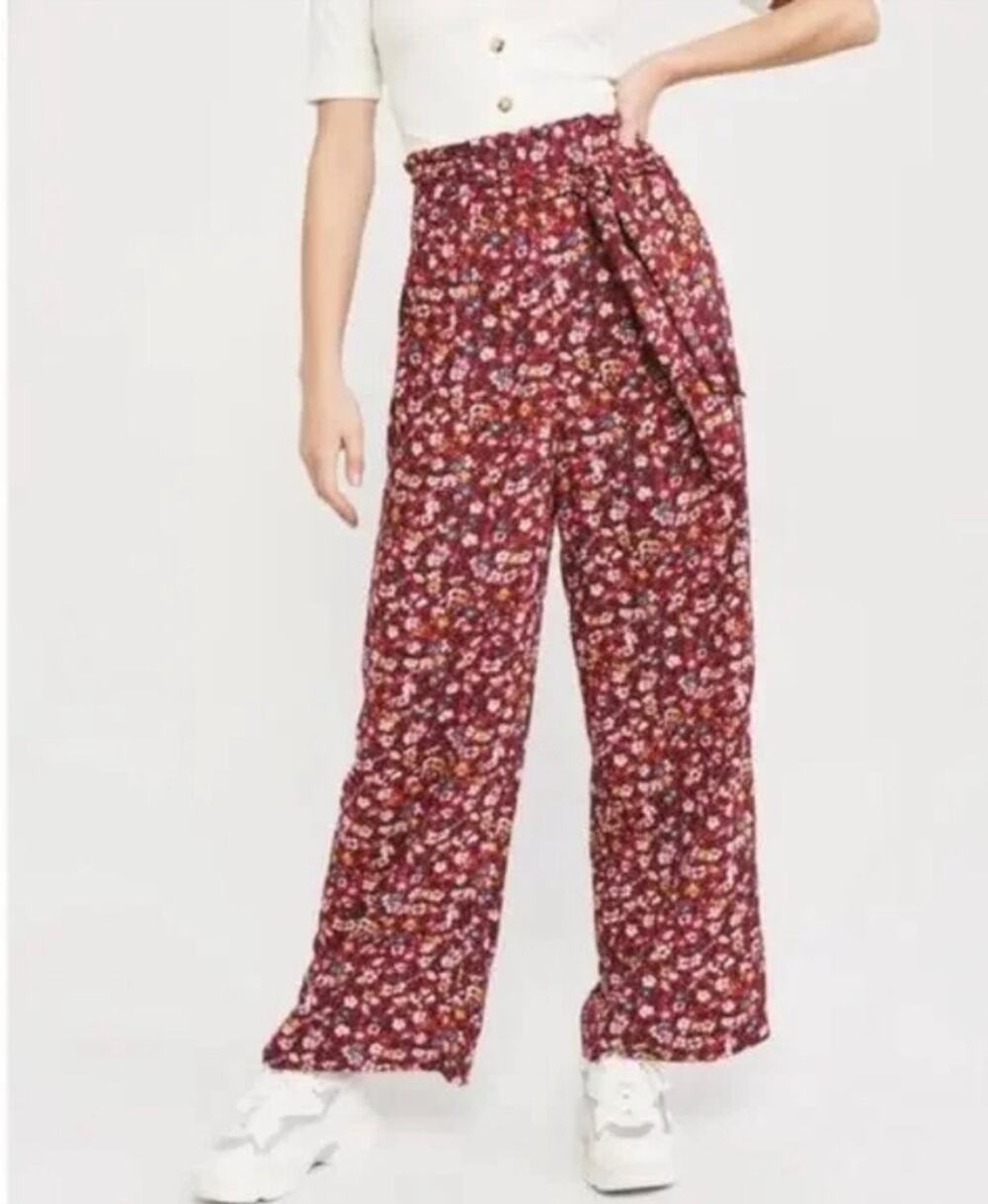 Abercrombie and Fitch Ditsy Red Floral Pants Size Small